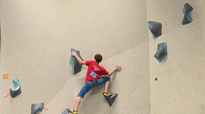 Moritz Varnhorn in einem Boulder | © DAV / WKT